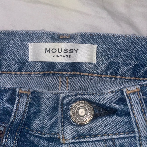 Moussy Vintage Creston Distressed Tapered Jeans 24 Light Wash Raw Hem Classic - Picture 11 of 14